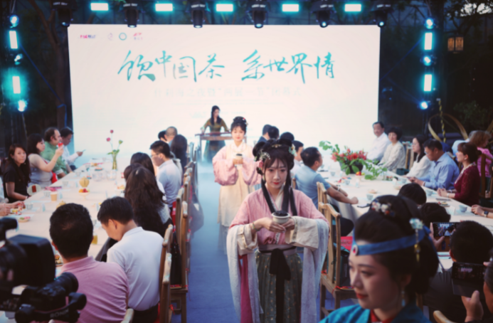 关于以茶为媒，“什刹海之夜”展示中华传统文化的消息