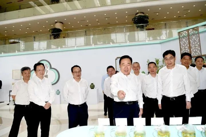 有关于浙江培育专精特新企业暨推进历史经典产业高质量发展大会在杭召开 卢江梅受邀参加本次大会的内容(2)