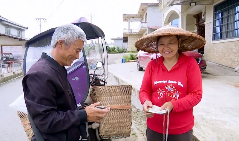 关于何坝街道凌云村：夏茶采摘忙茶农喜增收的消息(2)