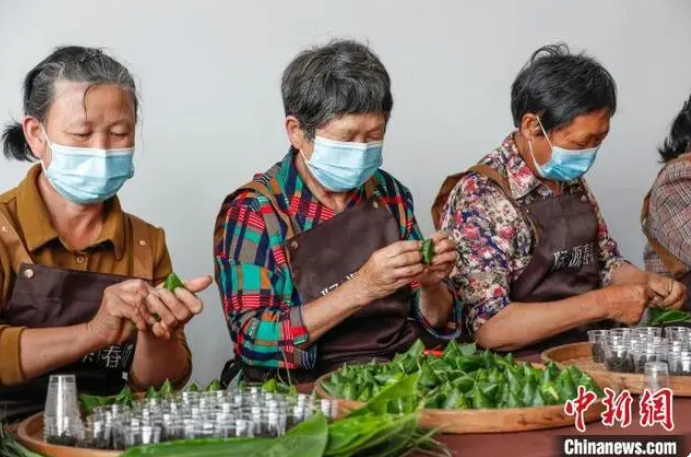 关于安徽祁门：创意“粽茶”香飘端午的内容(1)