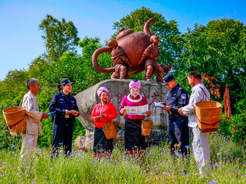 关于保山腾冲市 这“警茶”，香！的新闻(6)