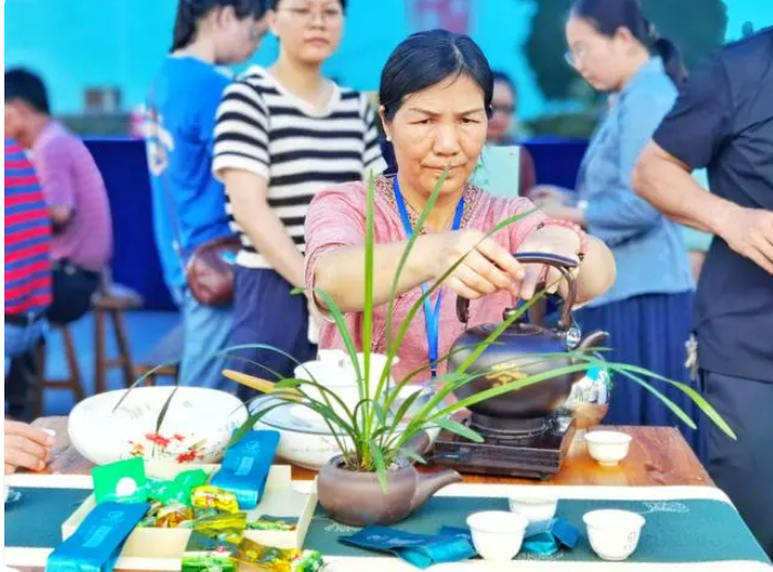 关于河源连平举办2024年春茶品鉴大赛暨茶产业高质量发展研讨会系列活动的新闻(1)