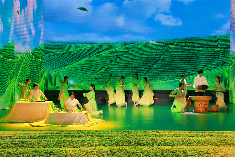 有关于两岸福茶 一叶同根 首届两岸红茶交流大会主题晚会举行的信息(3)