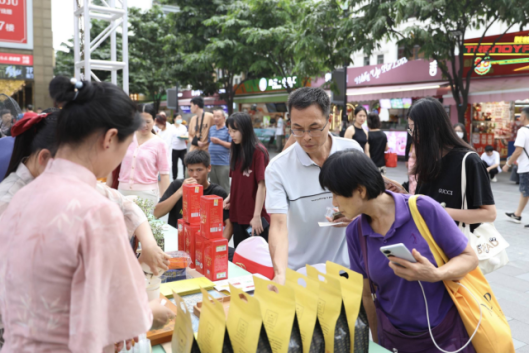 有关于“香韵花城·茶风雅集”英德红茶全国巡演（广州站）活动在广州市北京路举行的新闻(7)