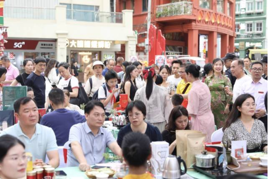 有关于“香韵花城·茶风雅集”英德红茶全国巡演（广州站）活动在广州市北京路举行的新闻(4)