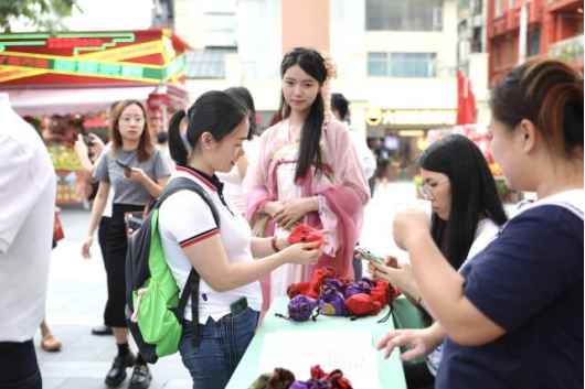 有关于“香韵花城·茶风雅集”英德红茶全国巡演（广州站）活动在广州市北京路举行的新闻(6)