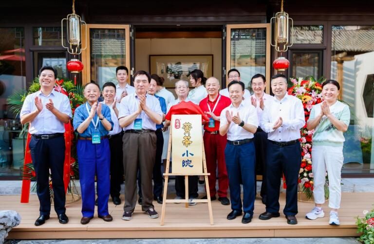 有关于大别山革命老区黄茶产业发展研讨会暨双福山黄茶北京王府井营销中心揭牌仪式在京举办的资讯(2)