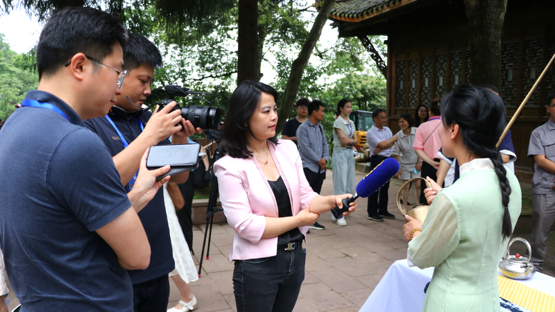 关于探熊猫故乡·品蜀风茶韵 中外媒体记者走进蒙顶山感受独特的茶文化魅力的相关信息(2)