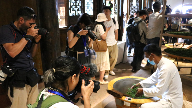 关于探熊猫故乡·品蜀风茶韵 中外媒体记者走进蒙顶山感受独特的茶文化魅力的相关信息(3)