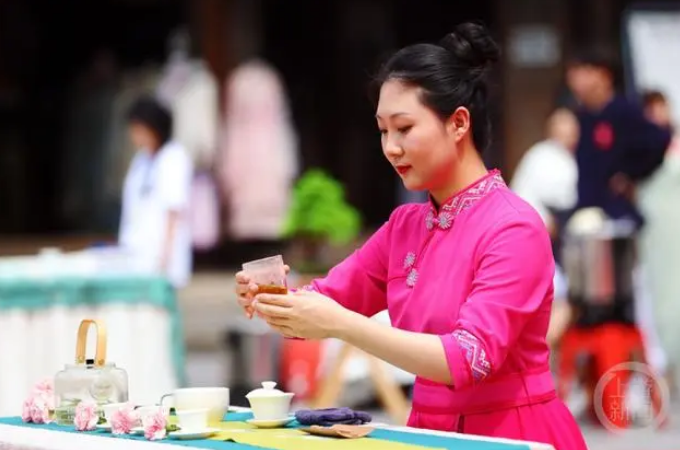 有关于重庆黔江：赛茶艺技 兴茶产业的最新消息(4)