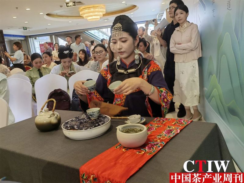 有关于保靖黄金茶茶艺队参加全国茶艺表演大赛，表演的《五行茶艺》荣获第三名的资讯(5)