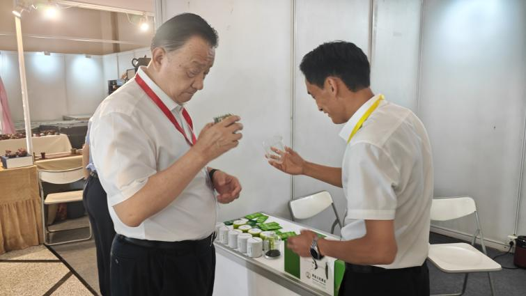 关于凝心聚力助产业发展：潜山市茶企参加2024北京“两展一节”的消息(1)