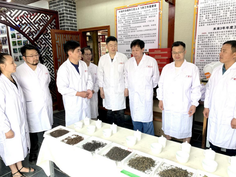有关于中国制茶大师刘同意等专家莅临百色助力茶产业发展的最新消息(2)