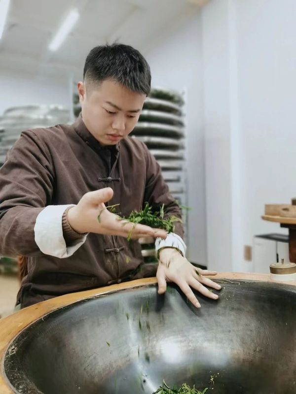 关于名胜区2名新生代茶人获市级红茶加工竞赛二等奖！的相关内容(5)