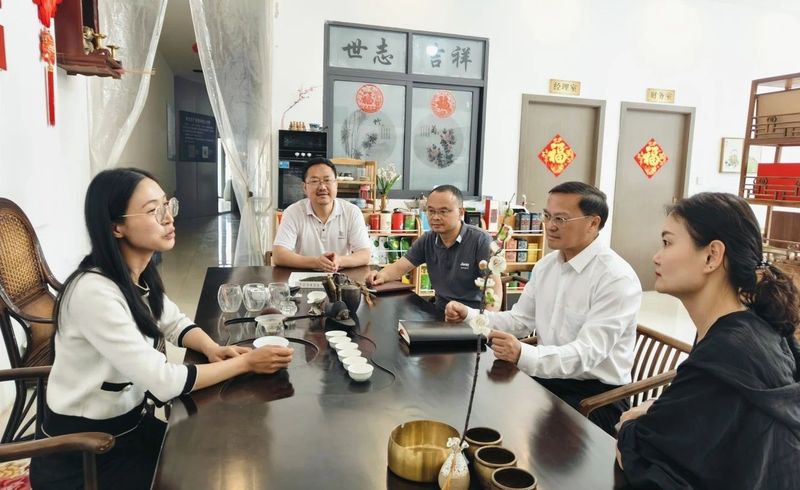 有关于区政协主席倪林走访调研茶企的资讯(2)