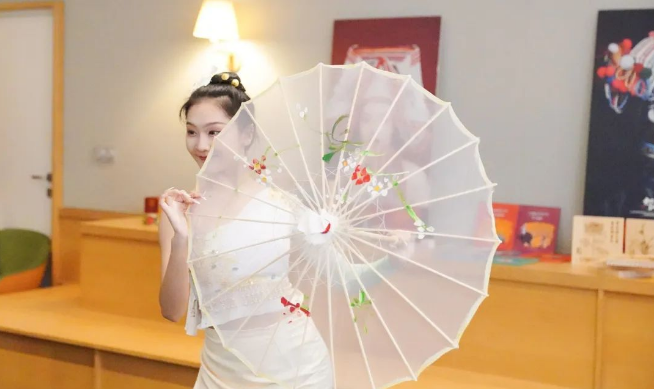 关于云南茶“香雅”法国里昂 大地芬芳打动人心的消息(6)