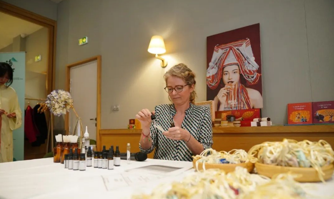 关于云南茶“香雅”法国里昂 大地芬芳打动人心的消息(4)