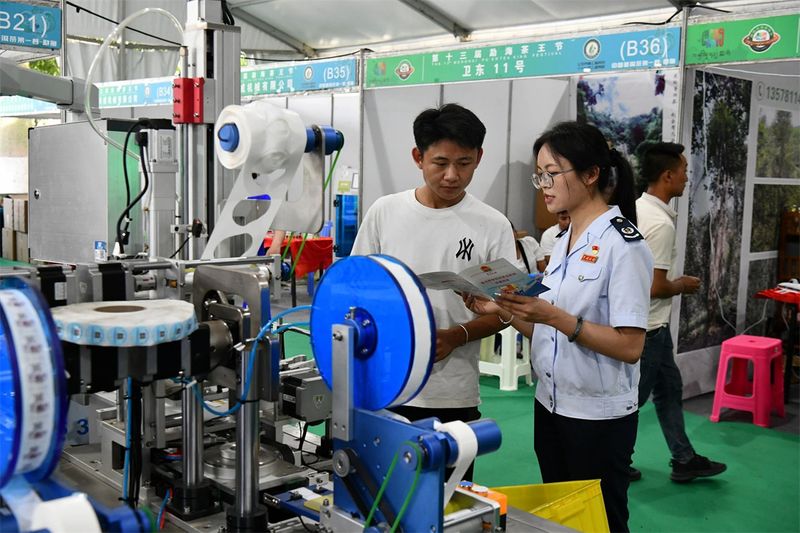 有关于 夏雨润茶添新绿 税宣为茶产业发展添彩的资讯(6)