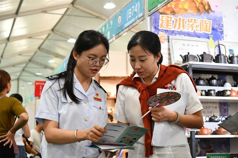 有关于 夏雨润茶添新绿 税宣为茶产业发展添彩的资讯(4)