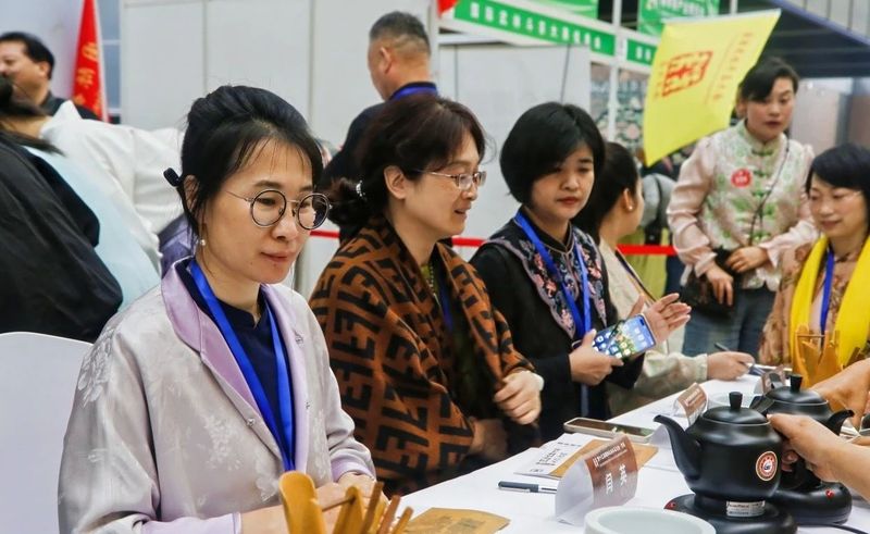 关于第十三届国际武林斗茶大会•青岛——“琴岛杯”崂山龙须茶单项赛”圆满结束的信息(2)