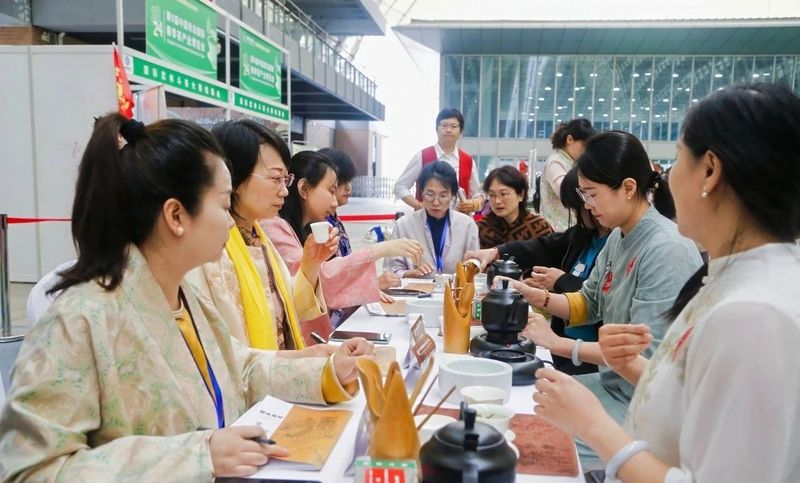关于第十三届国际武林斗茶大会•青岛——“琴岛杯”崂山龙须茶单项赛”圆满结束的信息(1)