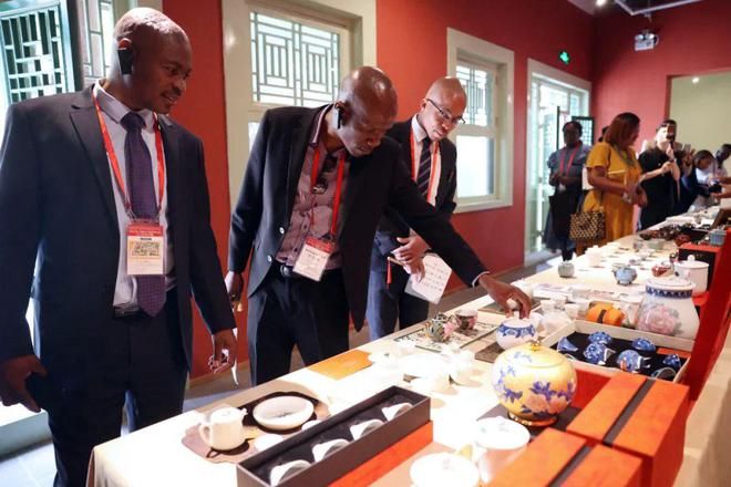 关于国际茶日 “偶得茶荟”以东方古茶会中外友人的新闻(2)