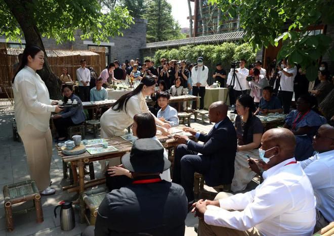 关于国际茶日 “偶得茶荟”以东方古茶会中外友人的新闻(1)