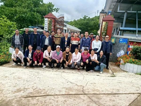 关于云南省科协派专家到茶乡 茶叶所科技助推乡村全面振兴的内容(1)