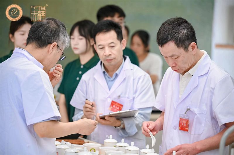 关于斗茶赛场群雄争霸！红茶“天花板”将花落谁家？的相关内容(8)