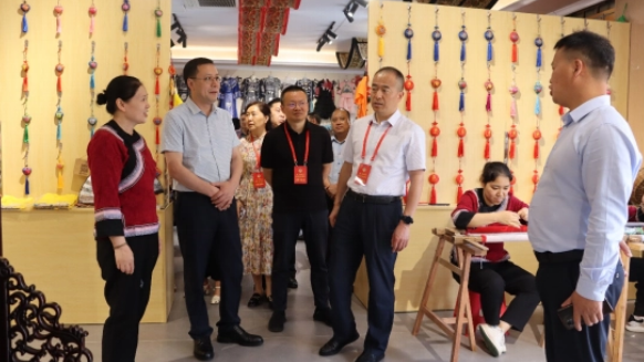 有关于重庆彭水县：品苗家三道茶 议非遗要事的最新消息(2)