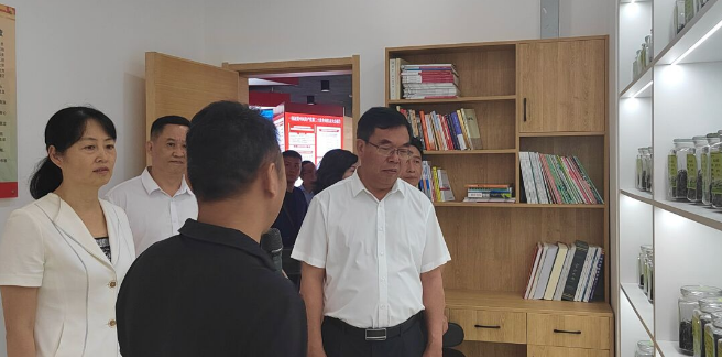 关于临沧普洱西双版纳三州市总工会签订共同推动茶产业发展区域交流合作协议的新闻(2)