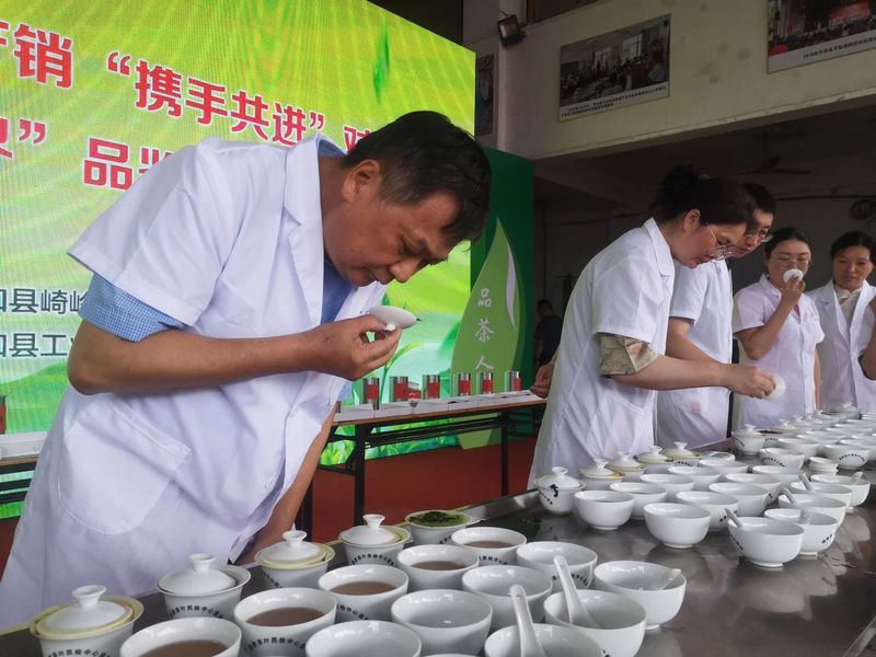 有关于这场品鉴购销会“奇”香 茶产业大展“兰”途的新闻(5)