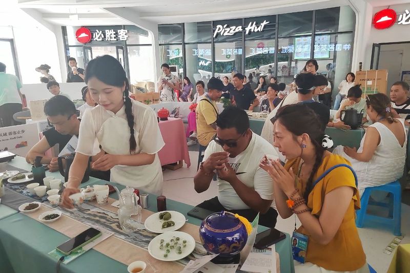 关于“天府龙芽茶馆行”走进世园会，中外茶友共品川茶香的信息(3)