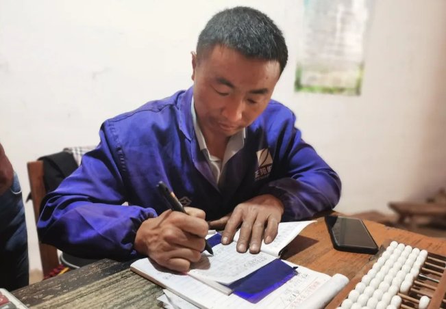 关于永安寨村“小茶叶”写出强村富民“大文章”的新闻