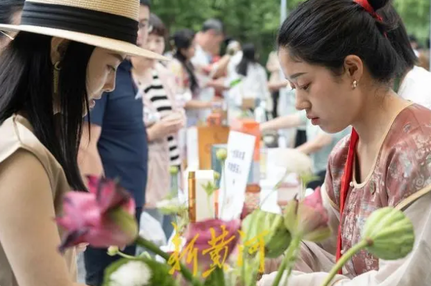 有关于趵突泉畔茶韵飘香！名泉茗茶品鉴会再掀热潮，助力“茶泉文旅”融合发展的资讯(10)