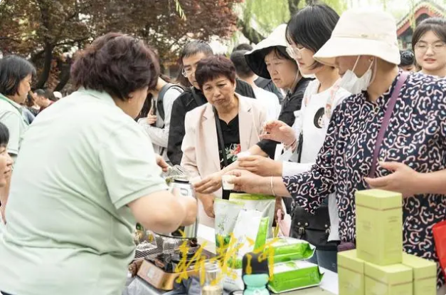 有关于趵突泉畔茶韵飘香！名泉茗茶品鉴会再掀热潮，助力“茶泉文旅”融合发展的资讯(11)