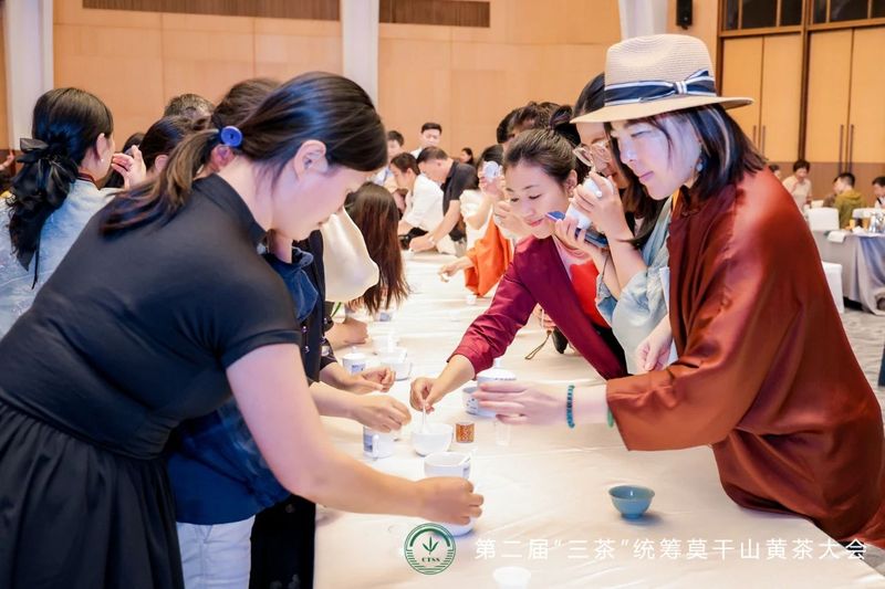 有关于第二届“三茶”统筹莫干山黄茶大会成功举办的资讯(20)