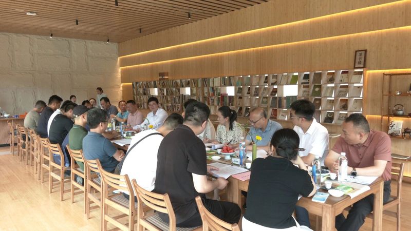 有关于企业家茶叙会 ：“零距离”助沟通 “家常式”谋发展的相关内容