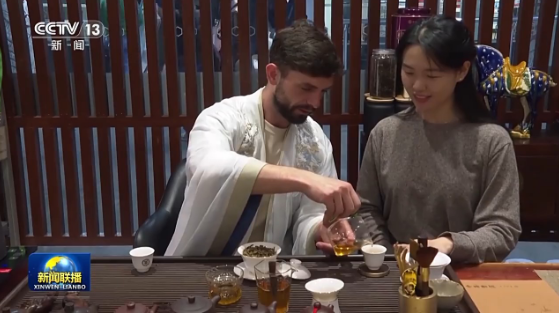 关于文化中国行 一缕茶香飘传千年 飘至世界的消息(4)