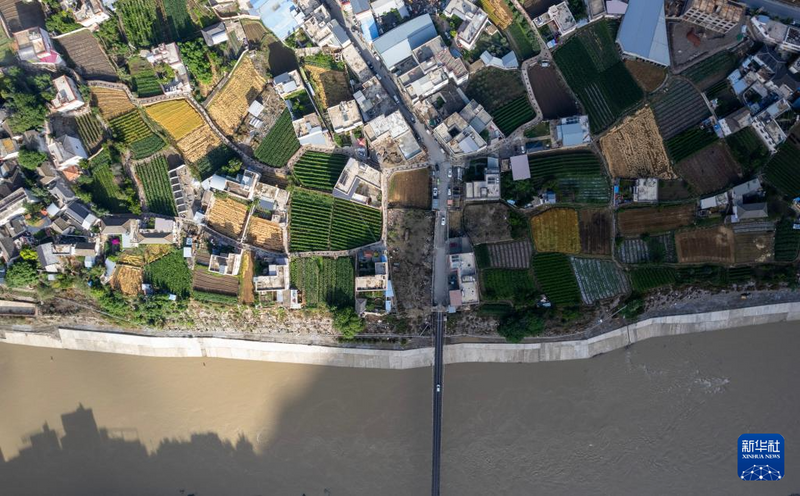 有关于 “飞阅”茶马古道驿站奔子栏的内容
