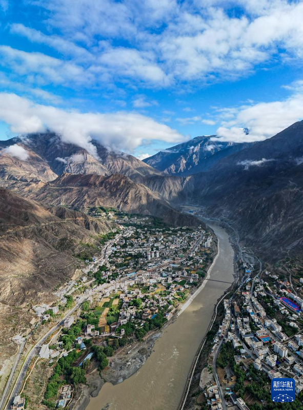 有关于 “飞阅”茶马古道驿站奔子栏的内容(3)