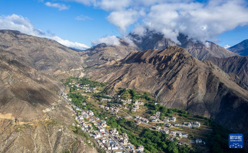 有关于 “飞阅”茶马古道驿站奔子栏的内容(1)