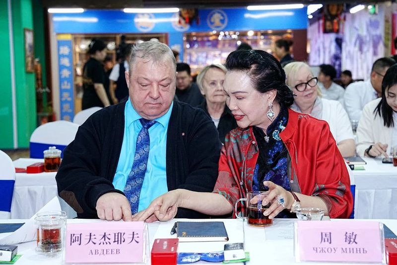 关于“中俄茶产业发展中心”落户我会副会长单位大发国际茶城,王庆会长视频表示祝贺的资讯(11)