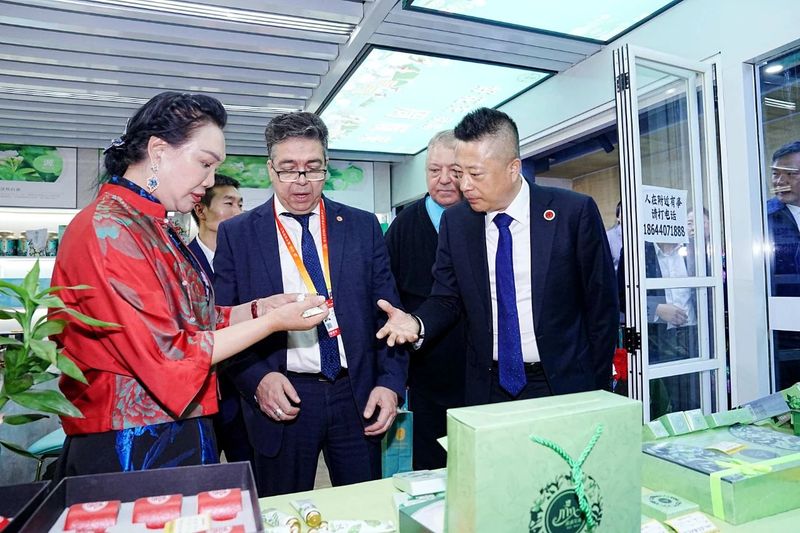 关于“中俄茶产业发展中心”落户我会副会长单位大发国际茶城,王庆会长视频表示祝贺的资讯(12)