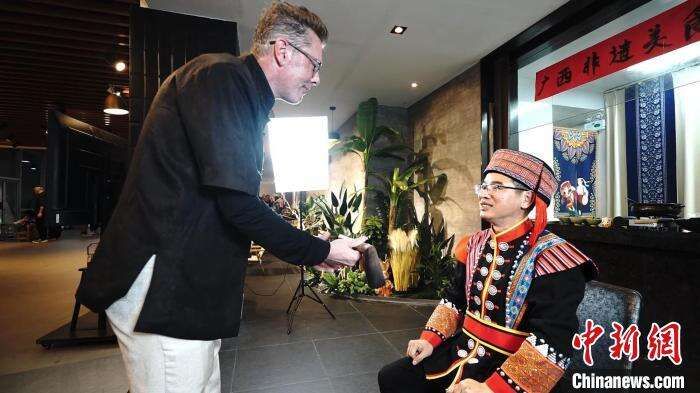 关于广西非遗美食新潮化：油茶传承人收上“洋弟子”的消息(1)