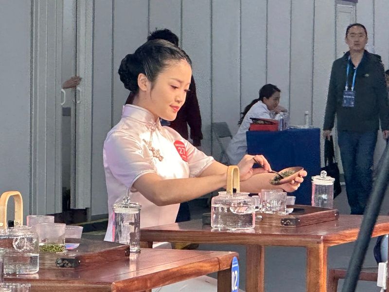 有关于四川茶艺新秀李婷勇夺银牌的相关信息(1)