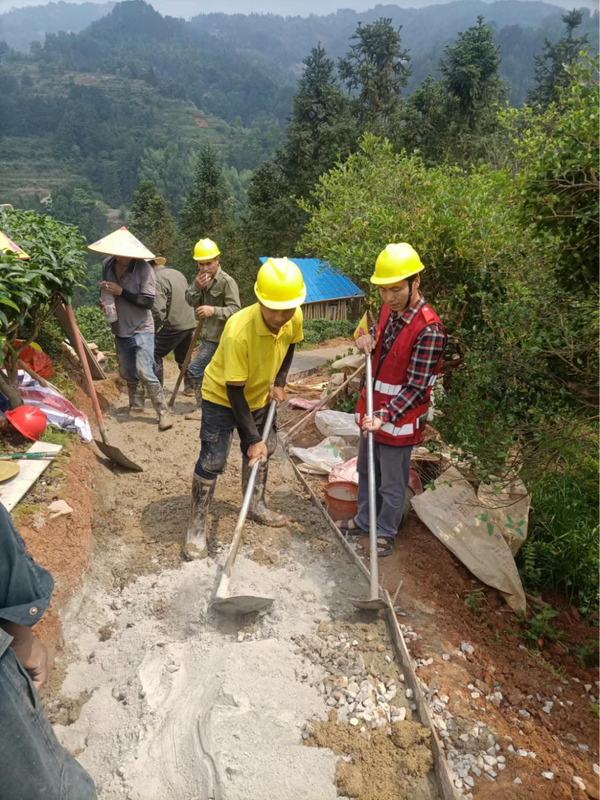 关于三江归亚村：茶叶产业基地便道开工建设 促进农民增收的新闻(1)