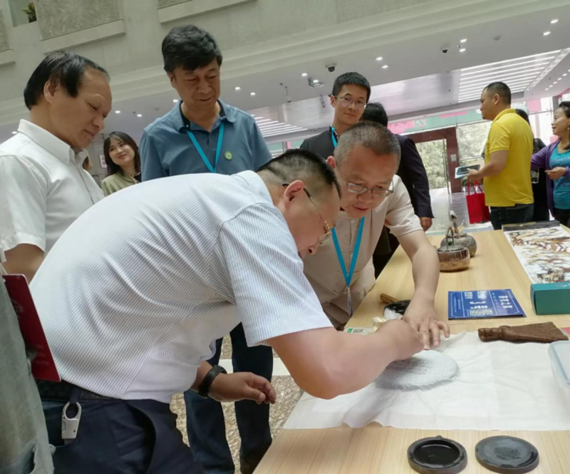 关于中国六大茶类科普展暨推动云茶新质生产力发展专场活动在云南省图书馆开幕的资讯(5)