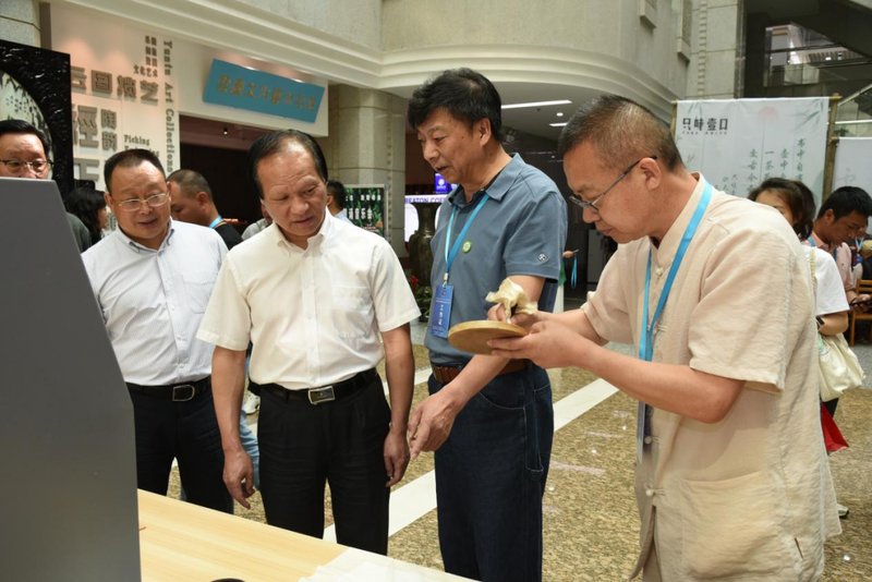 关于中国六大茶类科普展暨推动云茶新质生产力发展专场活动在云南省图书馆开幕的资讯(4)