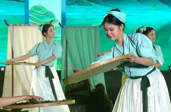 有关于第三十二届信阳茶文化节暨毛尖市集开幕的内容